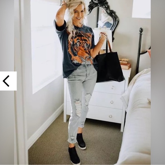 Sneakers for 2024 and beyond! Size 7 women's! - Picture 7 of 10